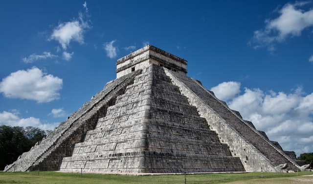 pyramide-maya